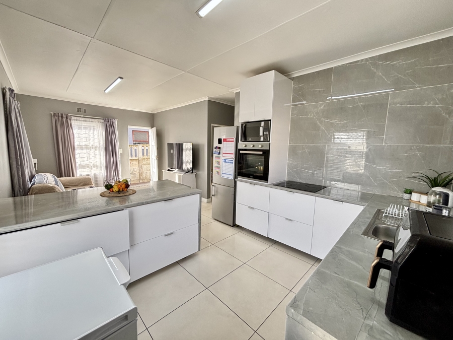 3 Bedroom Property for Sale in Rondevlei Park Western Cape